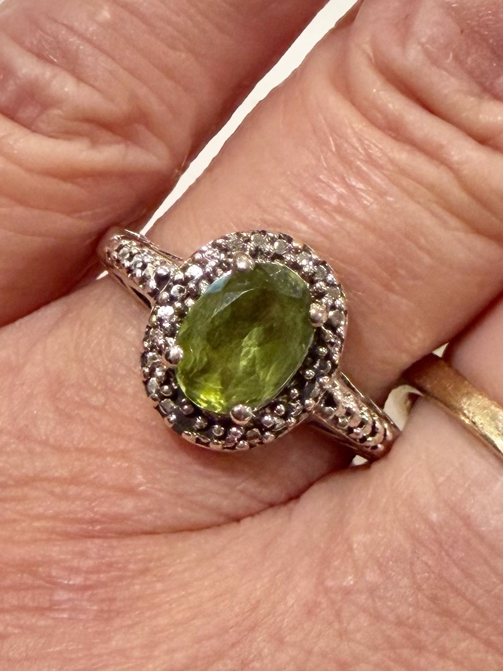 Vintage Signed Heng Ngai 925 Sterling Silver Oval Peridot Halo Ring - Size 7